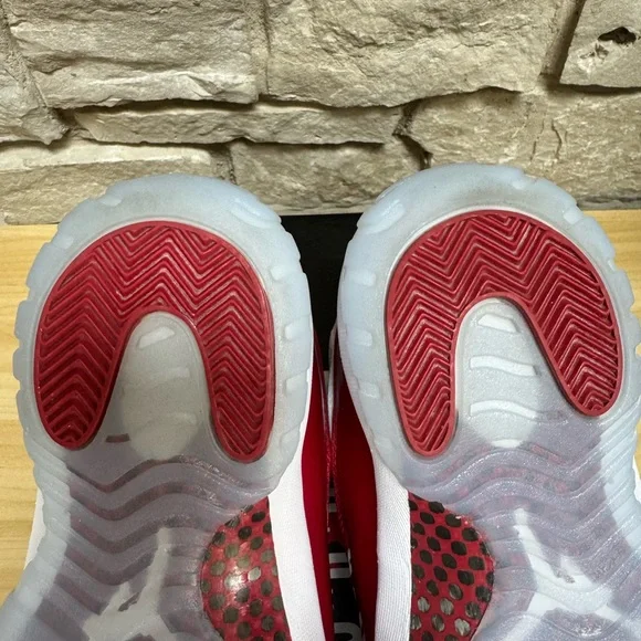 EUC Air Jordan 11 Retro Varsity Red/Cherry Men Size 8.5 - Picture 6 of 13